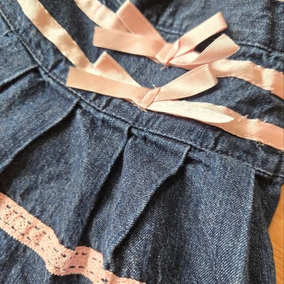 Vintage Y2K early 2000s short mini denim skirt with pink lace/bows - Picture 4 of 5